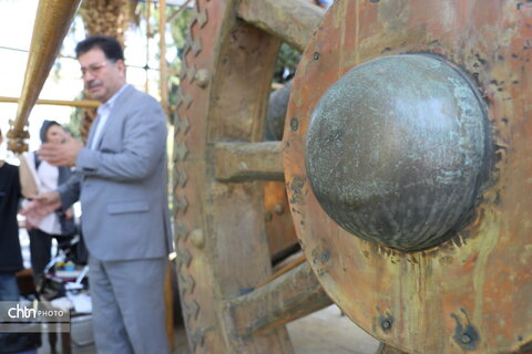 توپ مروارید در دست مرمت