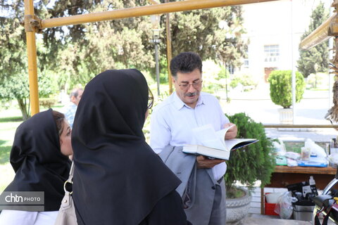 توپ مروارید در دست مرمت