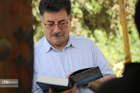 توپ مروارید در دست مرمت