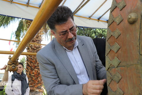 توپ مروارید در دست مرمت