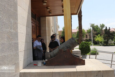 توپ مروارید در دست مرمت