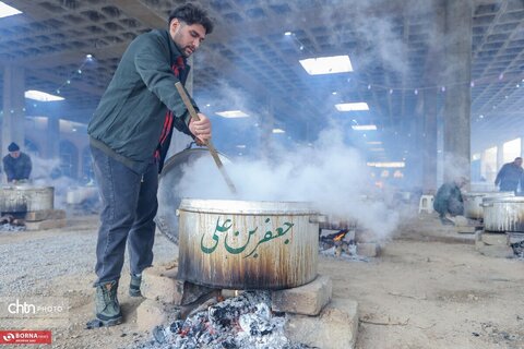 پخت ۱۱۰ دیگ آش نذری