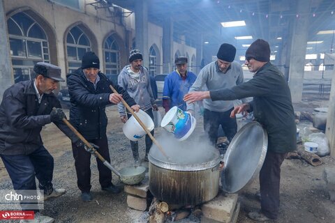 پخت ۱۱۰ دیگ آش نذری