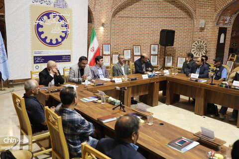 نشست گردشگری ادبی و عرفانی با حضور مدیرکل توسعه گردشگری داخلی وزارت میراث‌فرهنگی