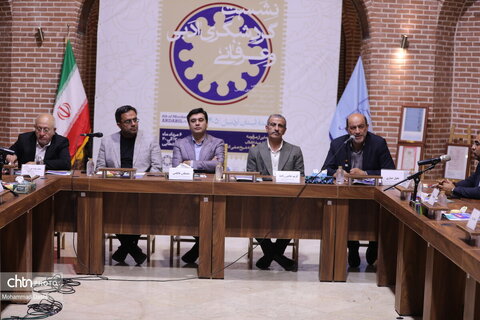 نشست گردشگری ادبی و عرفانی با حضور مدیرکل توسعه گردشگری داخلی وزارت میراث‌فرهنگی