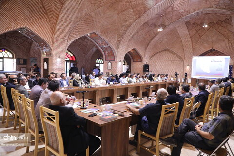 نشست گردشگری ادبی و عرفانی با حضور مدیرکل توسعه گردشگری داخلی وزارت میراث‌فرهنگی