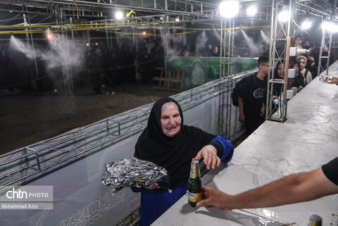 در مسیر عشق؛ خدمت بی‌وقفه به زائران