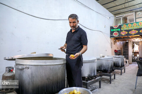 خدمت‌رسانی موکب خاتم‌الانبیاء به زائران اربعین در روستای رباط‌میل اراک