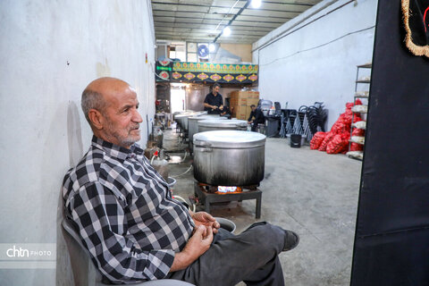 خدمت‌رسانی موکب خاتم‌الانبیاء به زائران اربعین در روستای رباط‌میل اراک