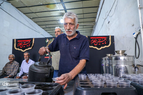 خدمت‌رسانی موکب خاتم‌الانبیاء به زائران اربعین در روستای رباط‌میل اراک