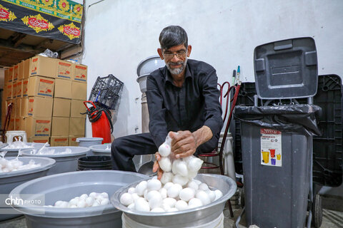 خدمت‌رسانی موکب خاتم‌الانبیاء به زائران اربعین در روستای رباط‌میل اراک