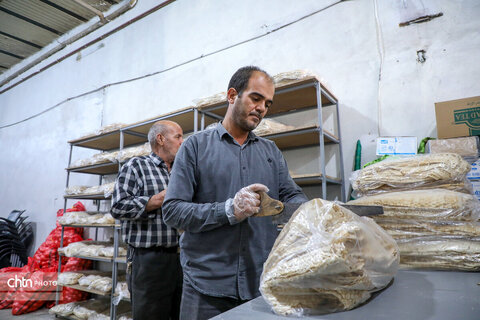 خدمت‌رسانی موکب خاتم‌الانبیاء به زائران اربعین در روستای رباط‌میل اراک
