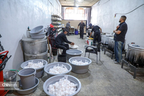 خدمت‌رسانی موکب خاتم‌الانبیاء به زائران اربعین در روستای رباط‌میل اراک