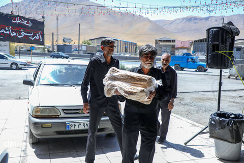 خدمت‌رسانی موکب خاتم‌الانبیاء به زائران اربعین در روستای رباط‌میل اراک