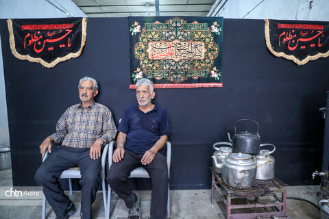 خدمت‌رسانی موکب خاتم‌الانبیاء به زائران اربعین در روستای رباط‌میل اراک