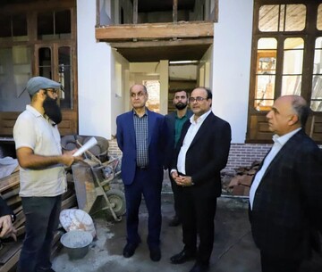 احیای خانه تاریخی حجتی و صیانت از حافظه هویتی/ بازدید استاندار گیلان از روند مرمت
