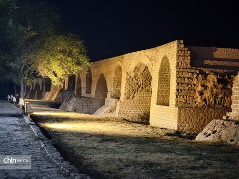نورپردازی و پاکسازی پل‌بند تاریخی شادروان شوشتر اصلاح و ساماندهی شد
