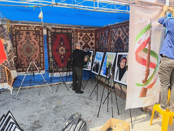 گرامیداشت یاد شهدای میناب با هنر بانوی صنعتگر ایلامی در نمایشگاه صنایع‌دستی مرز مهران