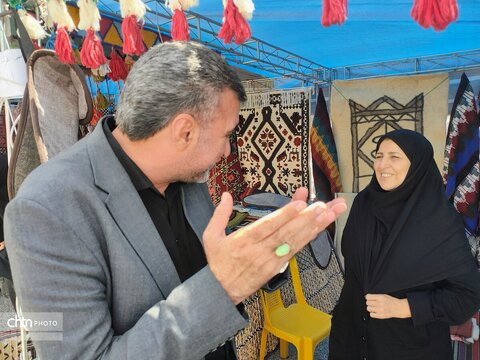 بازدید معاون هماهنگی امور اقتصادی استانداری ایلام از نمایشگاه صنایع‌دستی اربعین در شهر ایلام