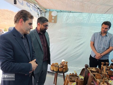 بازدید سرپرست میراث فرهنگی کرمانشاه از نمایشگاه صنایع‌دستی اربعین