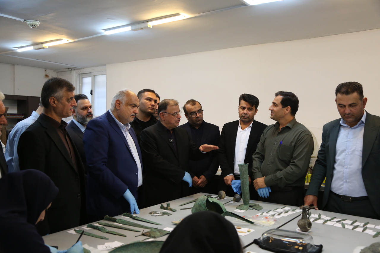بازدید استاندار گلستان از روند مرمت اشیای حاصل از کاوش در مناطق کوهستانی استان