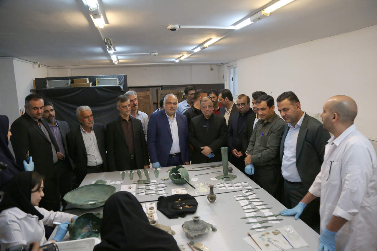 بازدید استاندار گلستان از روند مرمت اشیای حاصل از کاوش در مناطق کوهستانی استان