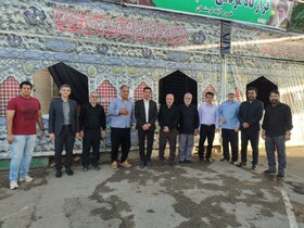 کارکنان میراث‌فرهنگی لرستان نذورات خود را به موکب پذیرایی زائران اربعین اهدا کردند