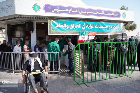 عزاداران اربعینی حسینی(ع) در حرم مطهر بانوی کرامت(س) قم