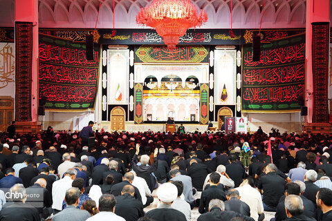 عزاداران اربعینی حسینی(ع) در حرم مطهر بانوی کرامت(س) قم