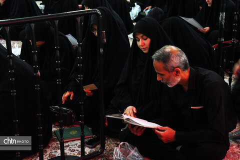 عزاداران اربعینی حسینی(ع) در حرم مطهر بانوی کرامت(س) قم