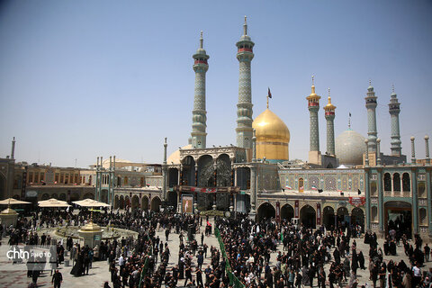 عزاداران اربعینی حسینی(ع) در حرم مطهر بانوی کرامت(س) قم
