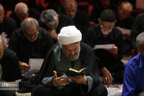 عزاداران اربعینی حسینی(ع) در حرم مطهر بانوی کرامت(س) قم