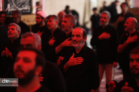 عزاداران اربعینی حسینی(ع) در حرم مطهر بانوی کرامت(س) قم