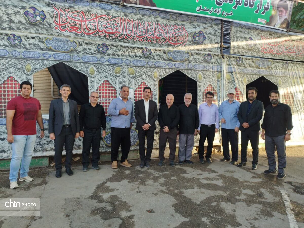 کارکنان میراثفرهنگی لرستان نذورات خود را به موکب پذیرایی زائران اربعین اهدا کردند