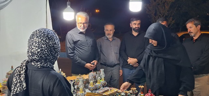بازدید فرماندار کرمانشاه از غرفه‌های صنایع دستی/ تأکید محمد مبین بر تبدیل ظرفیت‌های اربعین به فرصت‌های اقتصادی و فرهنگی