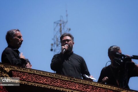 طنین یا حسین در مسیر جاماندگانِ عاشق در زنجان