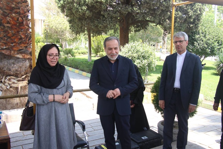 بازدید وزیر امور خارجه از کارگاه حفاظت و مرمت توپ مروارید