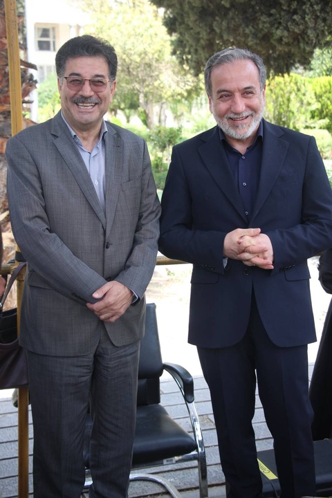 بازدید وزیر امور خارجه از کارگاه حفاظت و مرمت توپ مروارید
