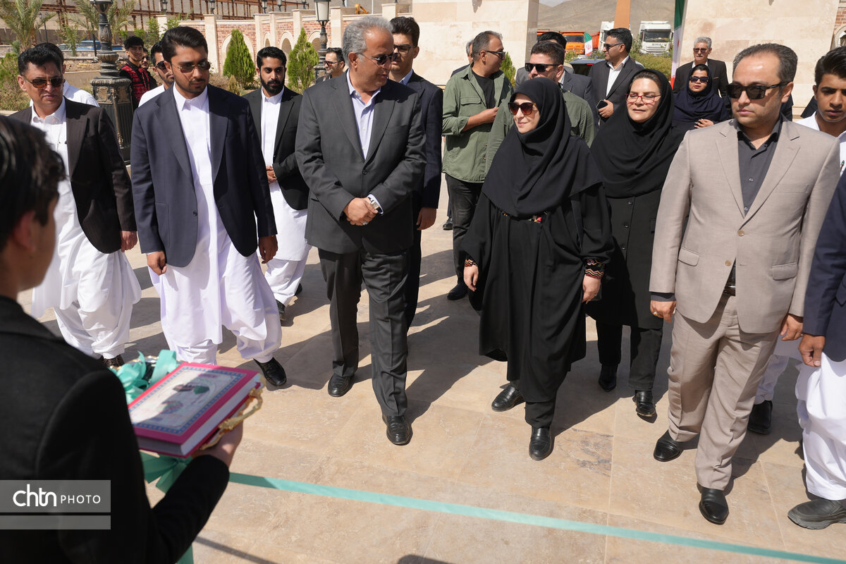 افتتاح ناوگان تاکسی‌های برقی مجتمع گردشگری دشت عماد زاهدان با حضور معاون رئیس جمهور