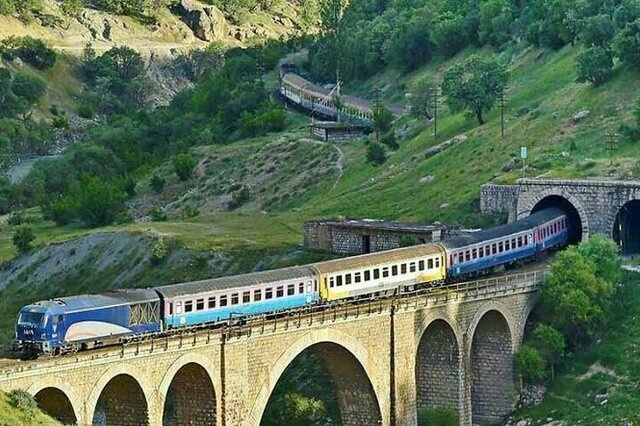 قطارهای روزانه؛ فرصتی برای تماشای ایران از پنجره زاگرس