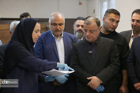 بازدید استاندار گلستان از روند مرمت اشیای حاصل از کاوش محوطه کاروان‌زمین علی‌آبادکتول