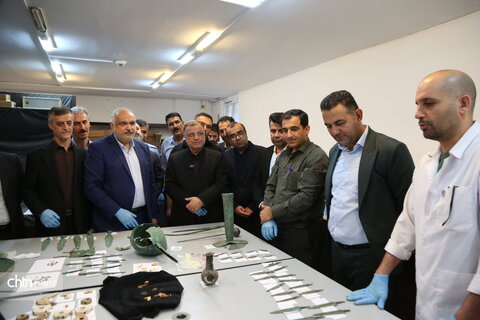 بازدید استاندار گلستان از روند مرمت اشیای حاصل از کاوش محوطه کاروان‌زمین علی‌آبادکتول