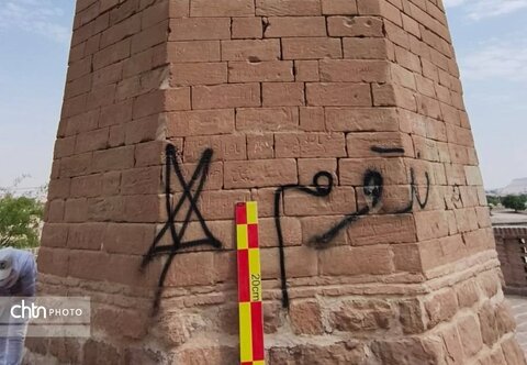  پایان عملیات پاکسازی و حفاظت از جداره تاریخی کلاه‌فرنگی شوشتر