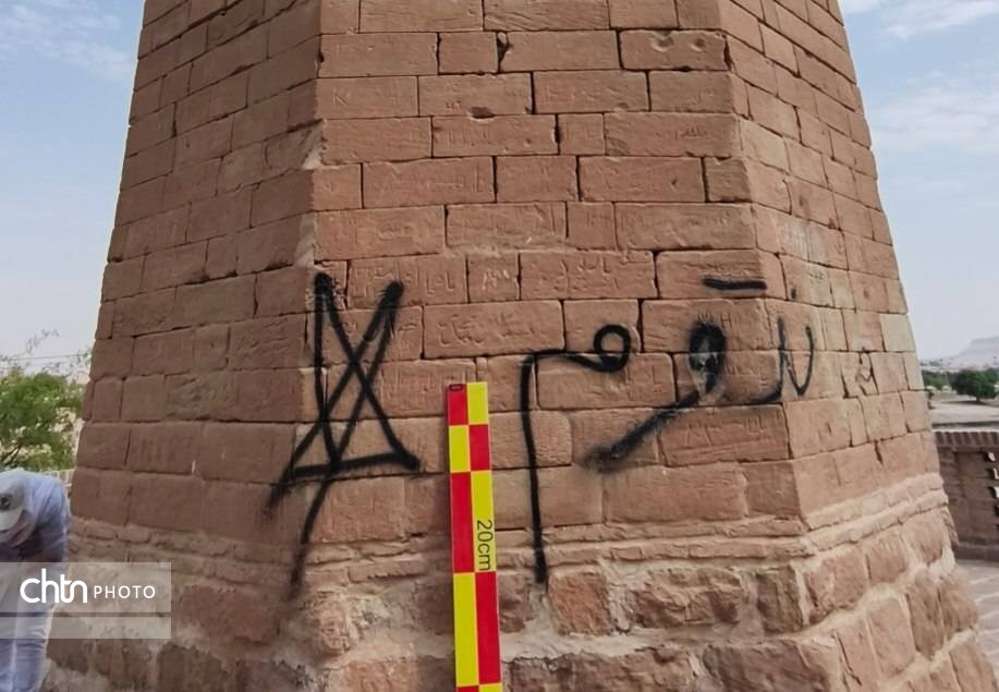  پایان عملیات پاکسازی و حفاظت از جداره تاریخی کلاه‌فرنگی شوشتر
