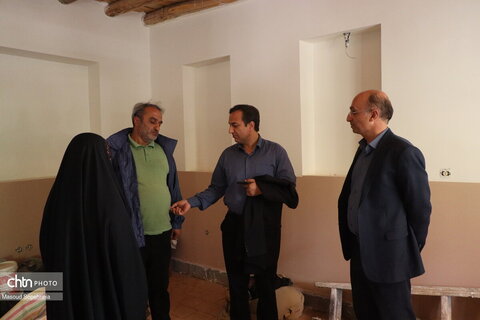بازدید مدیرکل میراث فرهنگی آذربایجان شذقی از خانه پدری استاد شهریار در بستان آباد