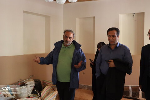 بازدید مدیرکل میراث فرهنگی آذربایجان شذقی از خانه پدری استاد شهریار در بستان آباد