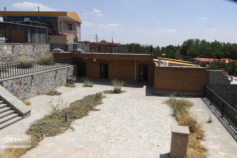 بازدید مدیرکل میراث فرهنگی آذربایجان شذقی از خانه پدری استاد شهریار در بستان آباد