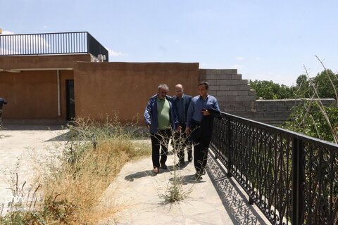 بازدید مدیرکل میراث فرهنگی آذربایجان شذقی از خانه پدری استاد شهریار در بستان آباد