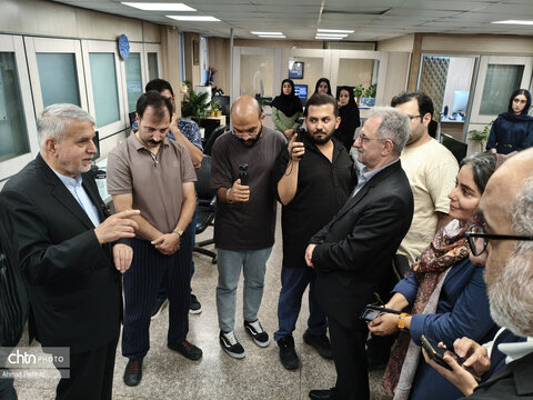 بازدید وزیر میراث فرهنگی از رسانه‌ها به مناسبت روز خبرنگار