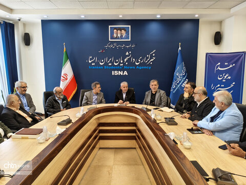 بازدید وزیر میراث فرهنگی از رسانه‌ها به مناسبت روز خبرنگار